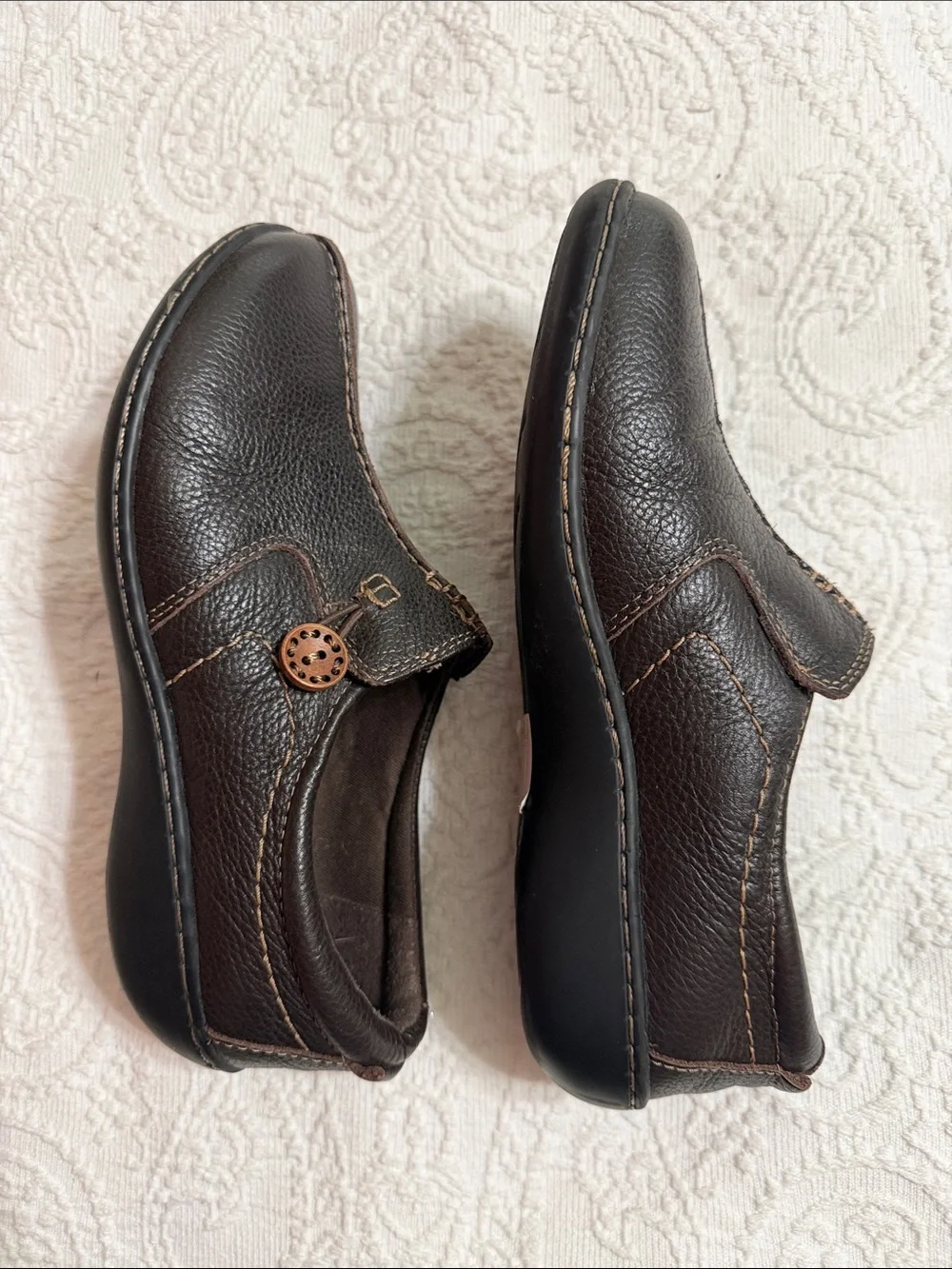 Clarks Collection Size 6.5M Dark Brown Leather Loafers with Button Accent